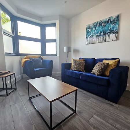 Spacious 4Br House, London, Sleeps 9, Parking Available Екстер'єр фото