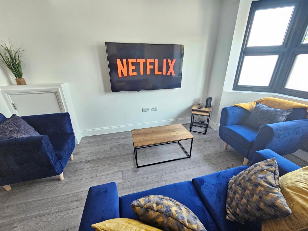 Spacious 4Br House, London, Sleeps 9, Parking Available Екстер'єр фото