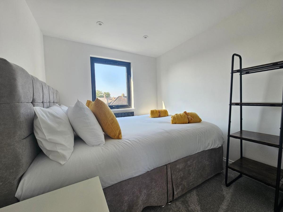 Spacious 4Br House, London, Sleeps 9, Parking Available Екстер'єр фото
